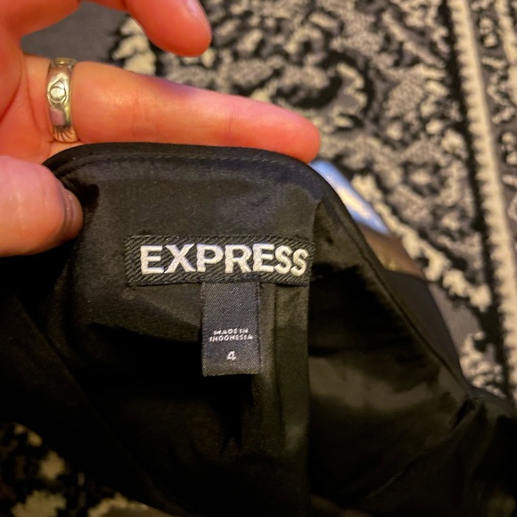 mini skirt with gold band - Picture 3 of 3